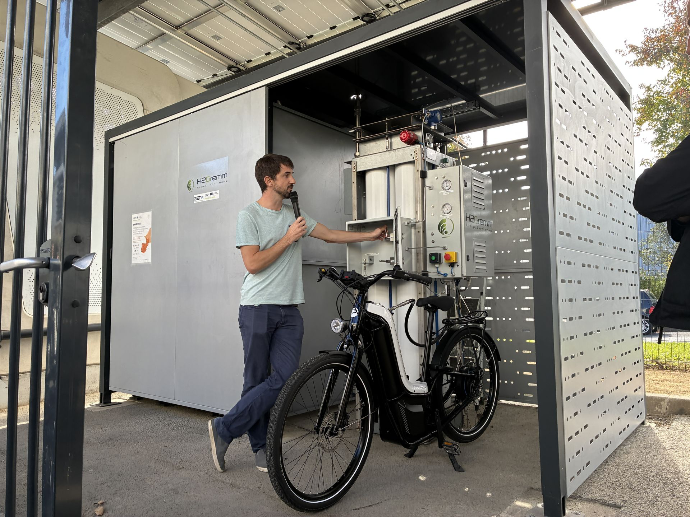 Station de recharge hydrogène H2Gremm pour vélo électrique en démonstration